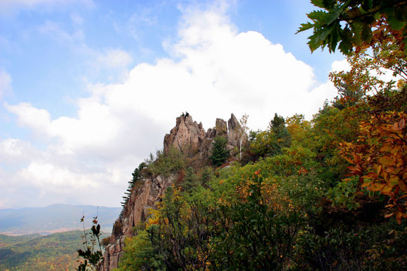 探秘臺州雞冠山 一峰獨秀的自然奇觀與人文勝境